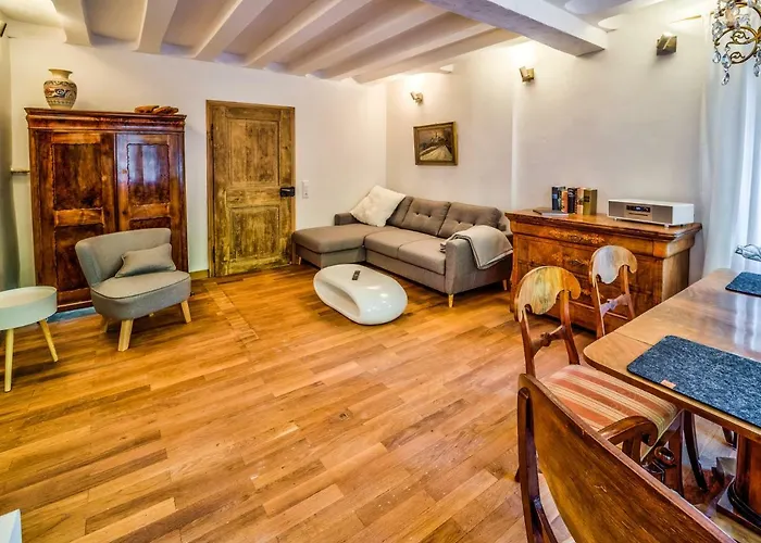 To Hous Μονσάου