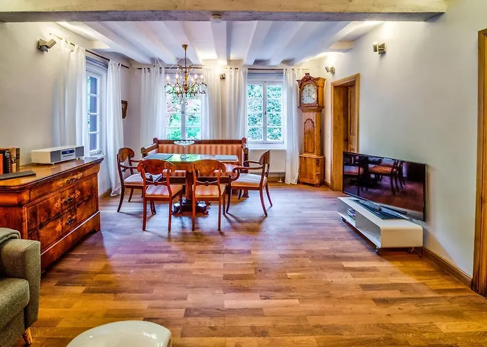 To Hous Μονσάου